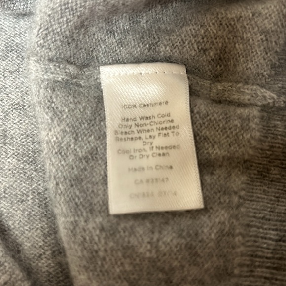 Talbots 100% Heathered Gray Cashmere V-Neck Sweater Size Small - Picture 7 of 7